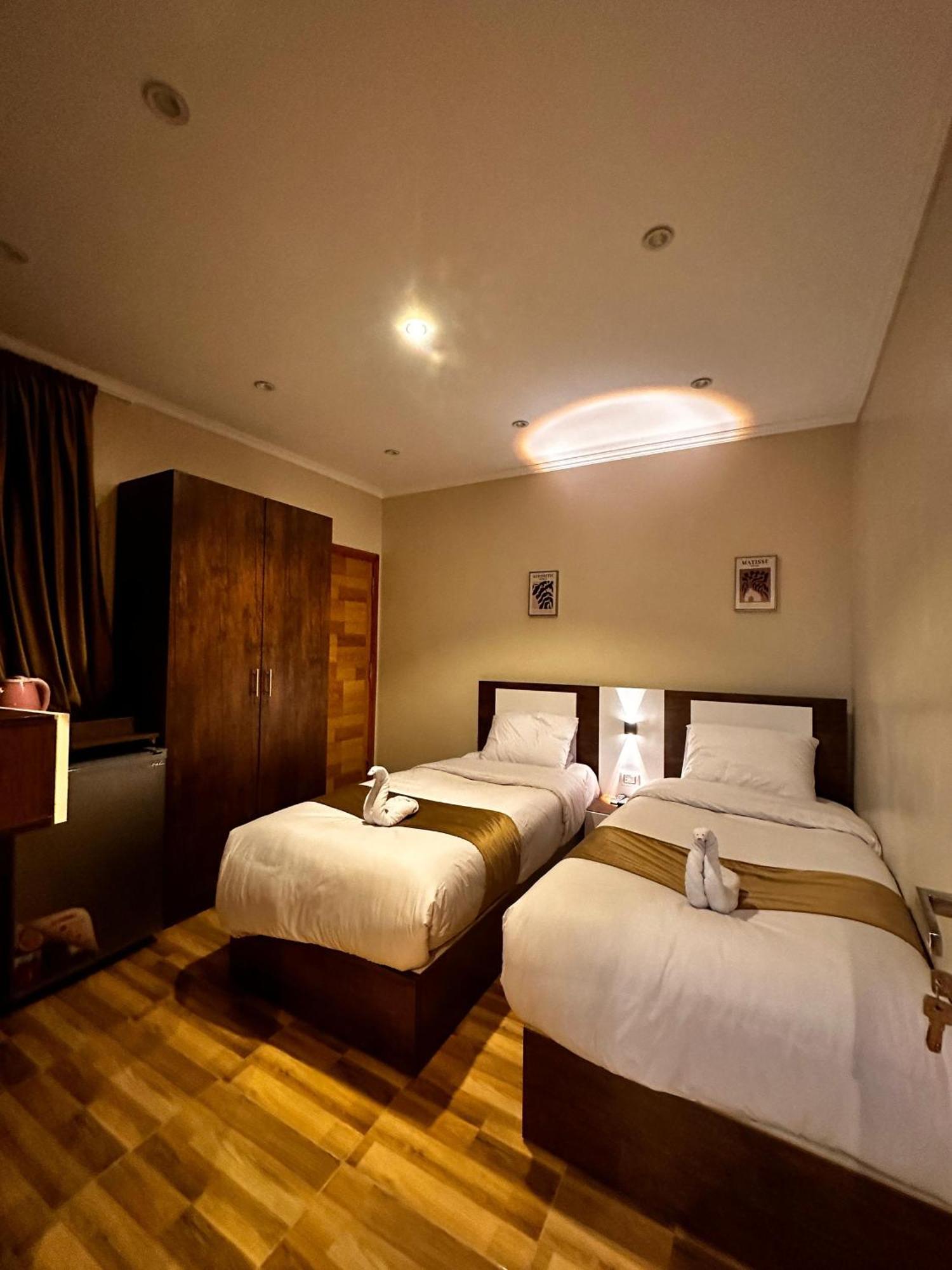 Hotel Pyramids On The Spot View Kafret el-Gabal Esterno foto