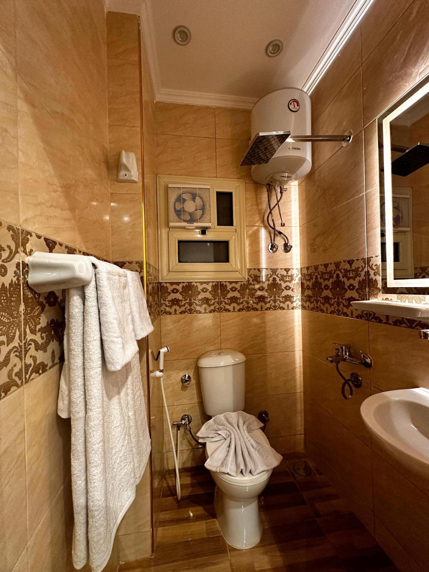 Hotel Pyramids On The Spot View Kafret el-Gabal Esterno foto