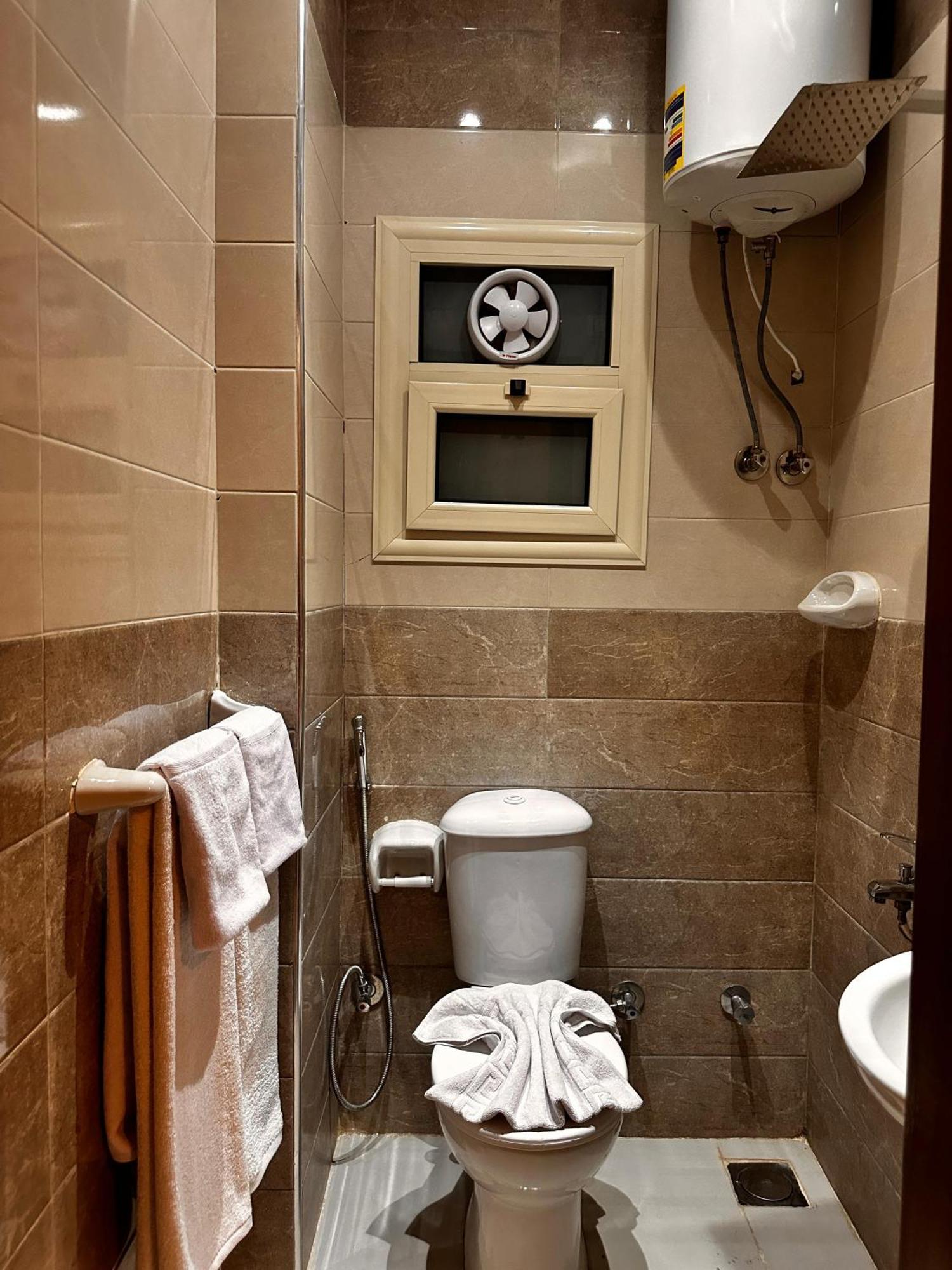 Hotel Pyramids On The Spot View Kafret el-Gabal Esterno foto