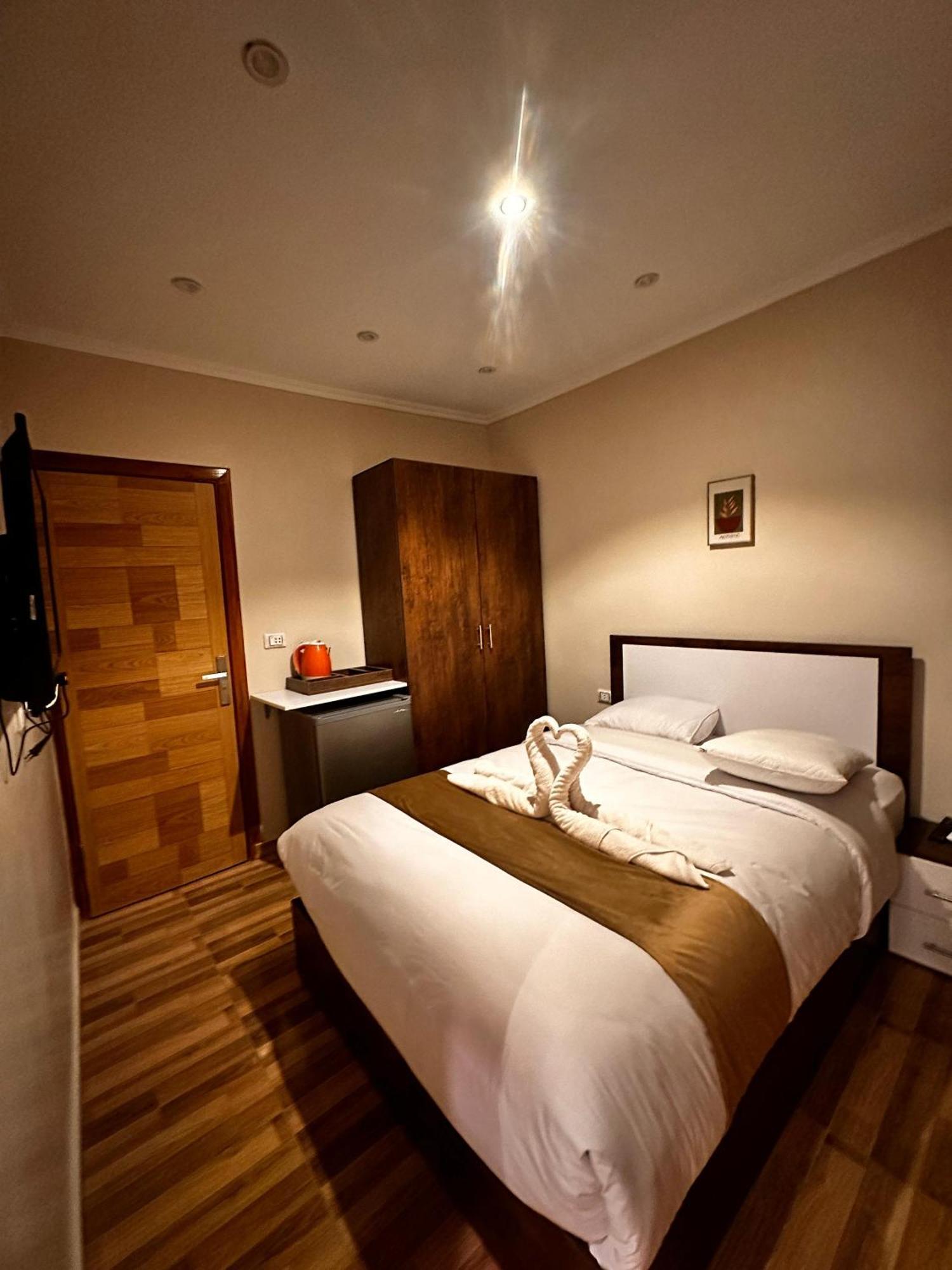 Hotel Pyramids On The Spot View Kafret el-Gabal Esterno foto