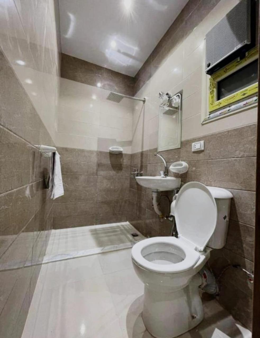 Hotel Pyramids On The Spot View Kafret el-Gabal Esterno foto