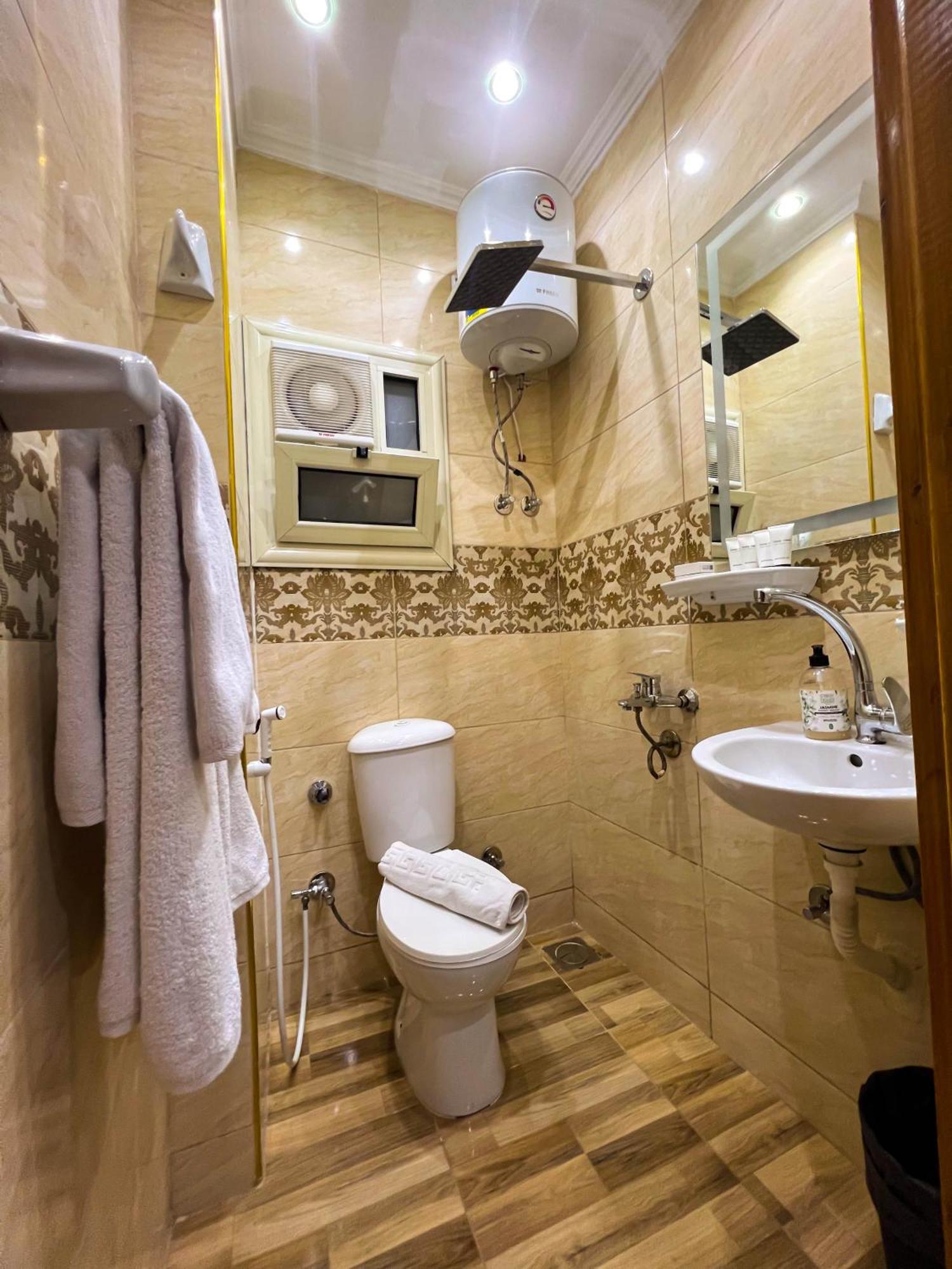 Hotel Pyramids On The Spot View Kafret el-Gabal Esterno foto